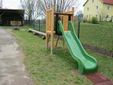 Rutsche mit Aufstiegsturm
